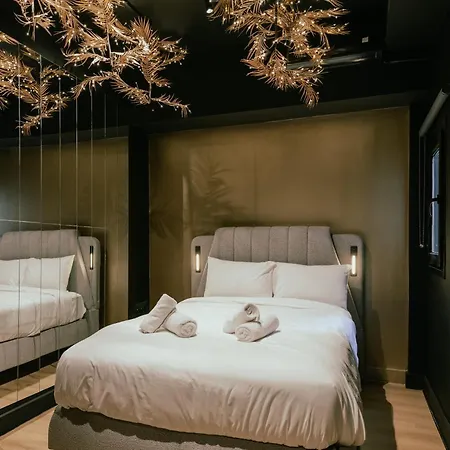 Black & Gold Tsakalof 17 By Zeussuites Appartamento Atene